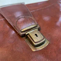 کیف‌ چرم‌قدیمی‌کلکسیونی کلاسیک|کلکسیون اشیاء عتیقه|اندیشه, اندیشه فاز ۴|دیوار