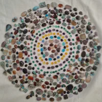 گنجینه ۴۵۰ نگین قیمتی و خاص