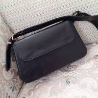 کیف|کیف، کفش، کمربند|میانه, |دیوار