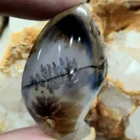 تولید نگین و گردن آویز از گوهر سنگهای ناب|زیورآلات و اکسسوری|لنجان, |دیوار