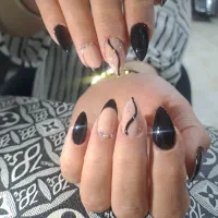 خدمات کاشت ناخن