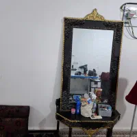 ویترین و ساعت و اینه