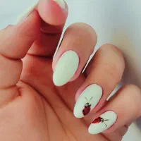 ارائه با کیفیت خدمات کاشت ناخن با سالن تک چهره