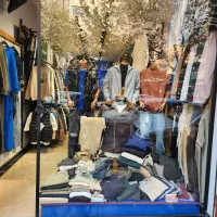 فروشنده پوشاک مردانه