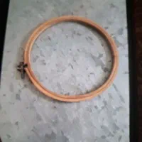 دستگاه چوبی مخصوص گلدوزی با چرخهای ساده