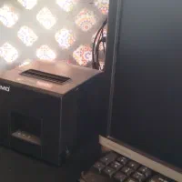 کامپیو تر وفیش زن همراه با برنامه حسابداری