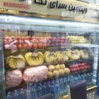 شاگرد در ابمیوه وبستنی