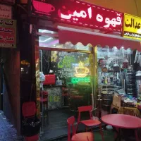 نیروی کار خانم یا آقا در قهوه فروشی