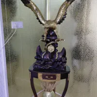 مجسمه بزرگ درحد نو ودوعدد میز