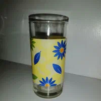 دو دست لیوان