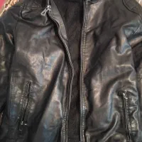 کاپشن|لباس|اصفهان, ملک|دیوار