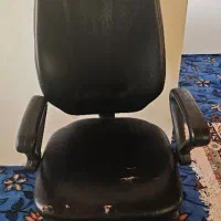 میز کامپیوتر و صندلی و میز تلویزیون