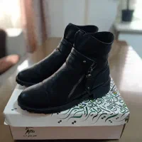 ۳ جفت کفش مشکی سایز ۳۹ کالج بوت ونس کتونی|کیف، کفش، کمربند|رشت, هلال احمر|دیوار