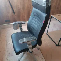 صندلی اداری مکشی با قابلیت تنظیم