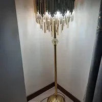 لوستر نیزه ایی