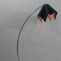 آباژور ایستاده