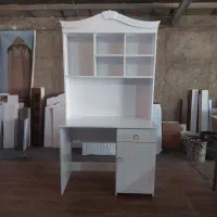 میز تحریر کتابخانه دار