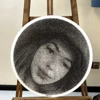 تابلو میخ و نخ چهره و لوگو