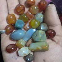 مهرهای عقیق و یک عدد بابا قوری بسیار زیبا