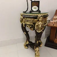 میز همراه تلفن