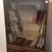 کتابخانه و کمد چوبی