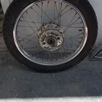 چرخ عقب و کمک عقب جلو موتور تخت