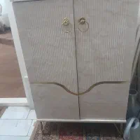 جاکفشی و آیینه کنسول