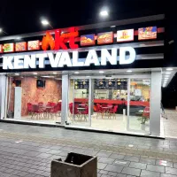 وسط کار فست فودی