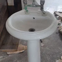 روشویی دسشویی به همراه شیر آب