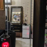 میز ناخن تخت صندلی اصلاح  آینه|آرایشگاه و سالن‌های زیبایی|شیراز, اصلاح‌نژاد|دیوار