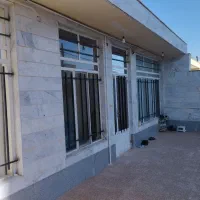 حیاط-ویلایی-200-متر