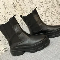 نیم بوت چرم رنگ مشکی کاملا نو و سالم|کیف، کفش، کمربند|رشت, سلیمانداراب|دیوار