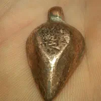 آویز هخامنشی خط میخی|کلکسیون اشیاء عتیقه|تهران, قنات‌کوثر|دیوار