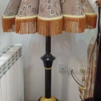 آباژور ایستاده