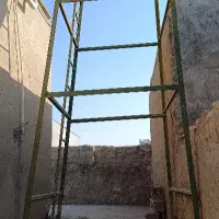 چهار پایه آهنی