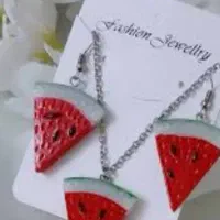 گوشواره و گردنبند و دستبند