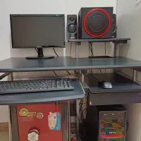 میز کامپیوتر و صندلی چرخ دار