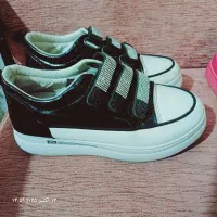 تعدادی کفش سالم