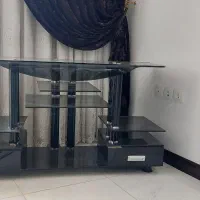 میز تلویزیون شیشه‌ای