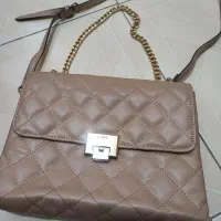 کیف رو دوشی چرم آلدو و کیف حصیری دست دوز|کیف، کفش، کمربند|ری, شهادت|دیوار