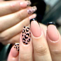 خدمات کاشت ناخن تضمینی