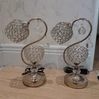 آباژور کنار تختخواب کاملا سالم روشن میشه