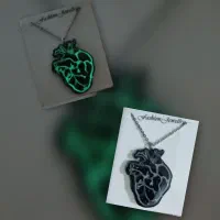 گردنبند قلب  با رگه های شب تاب اناتومی