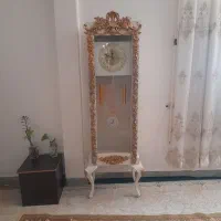 ساعت و میز