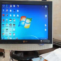 مانیتور ۱۵ اینچ LG کاملا سالم