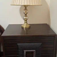 تخت خواب و میز توالت و پاتختی