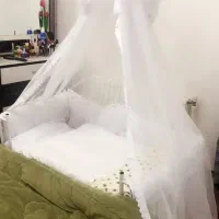 تخت کنار مادر