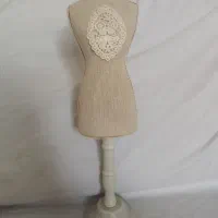 مانکن جواهرات و لوازم آرایشی