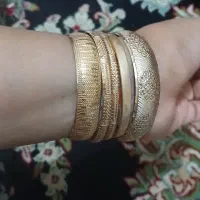 تعدادی النگو طلا