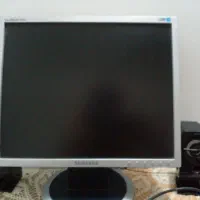 یک عدد کامپیوتر با گیس و دو عدد باند